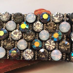 Authentic Kirks Folly Stunning Stretch Bracelet with Box.